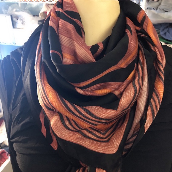 Authentic Gucci silk sarf - Picture 2 of 6